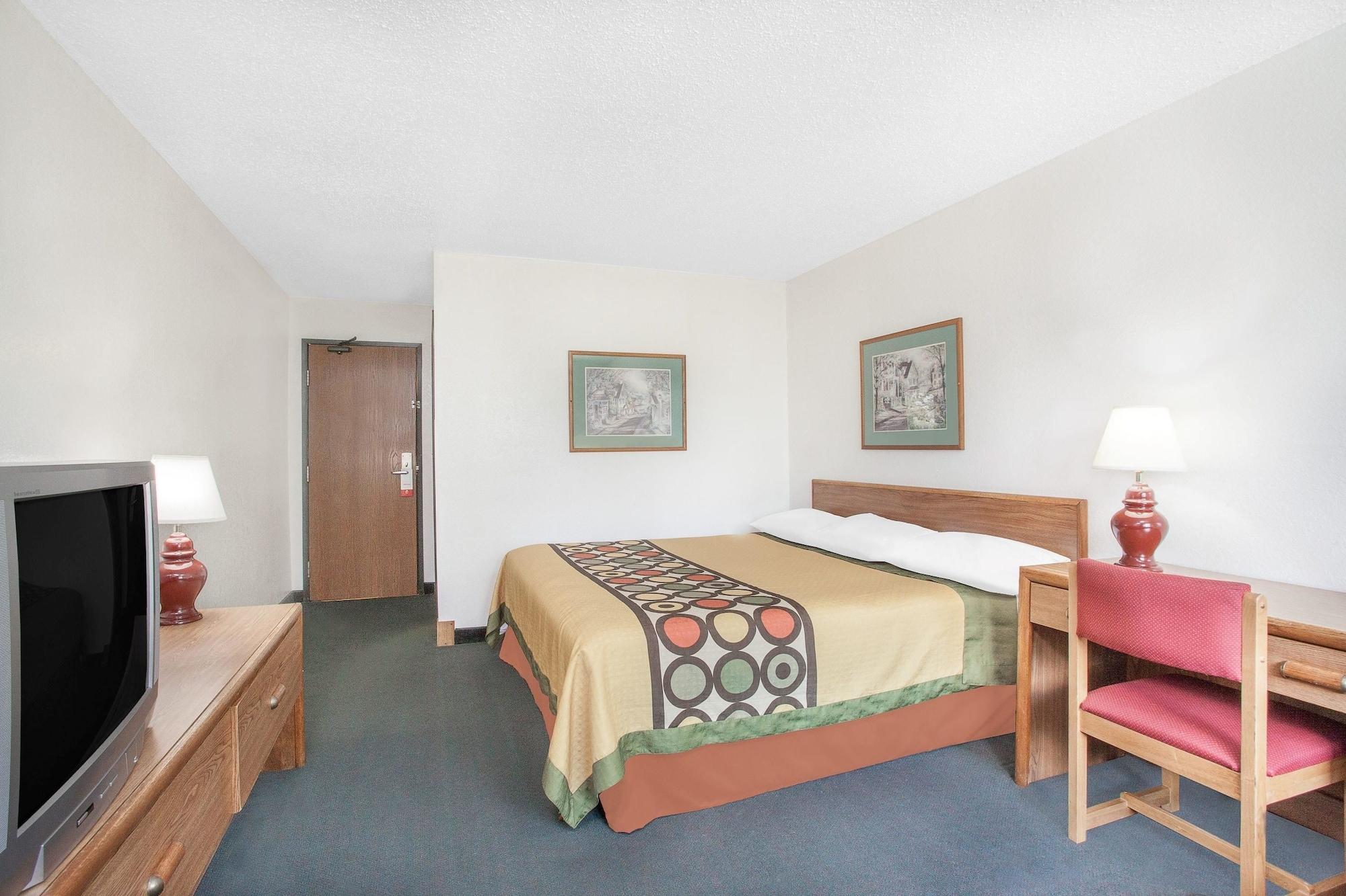 Super 8 By Wyndham Queensbury Glens Falls Eksteriør billede