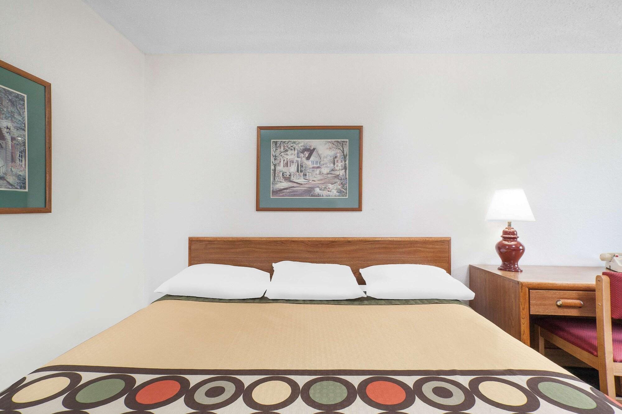 Super 8 By Wyndham Queensbury Glens Falls Eksteriør billede