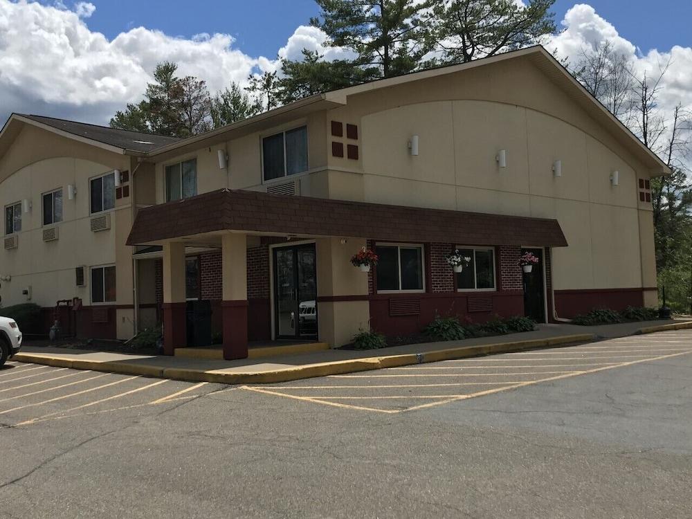 Super 8 By Wyndham Queensbury Glens Falls Eksteriør billede